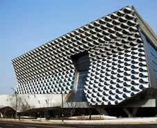 "미술관 아닙니다"…전 세계 아무나 못만드는 '수분장치' 메카입니다