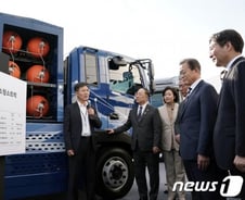 수소트럭이 쓰레기수거…'수소 상용차 시대' 열린다