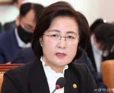 [단독]추미애 "수사권조정, 검찰 주장도 들어야"…靑에 전달 