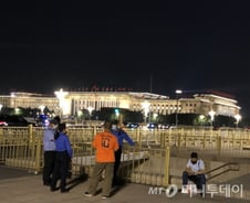 [르포]찰칵! 다시 관광지 된 톈안먼…"거긴 못들어갑니다"