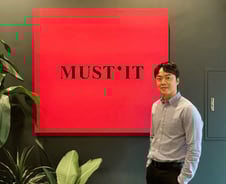 "명품, 백화점 가격보다 80% 싸게 사려면 '여기'로 오세요"