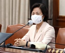 [단독]추미애 "마약 밀수 등 공급사범은 검찰이 직접 수사해야"