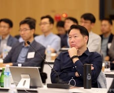 [단독]'포스트코로나' 전략 세우자…최태원 23일 SK CEO 전원 소집