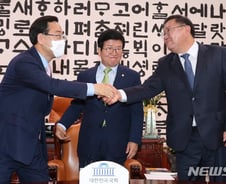[단독]주호영, 법사위 주고 예결·국토·정무 받는 제안 받았다…당내 기류는?