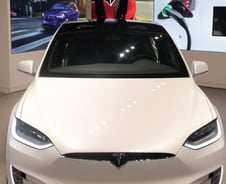 '저 세상 주식' 테슬라…"강심장 아닌 나, 지금 사도 될까요?"