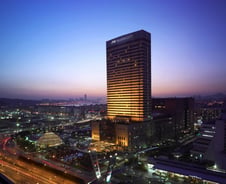 [단독]코로나 시국에 '보건증'없는 직원, 음식 나르게 한 JW메리어트