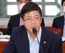 김홍걸 "靑 외교안보라인 변화 필요…새 출발한다는 차원"