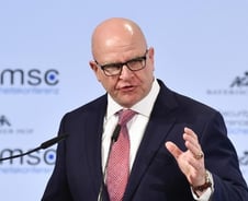 맥매스터, 北 도발에 "文대통령, 강경 대응할 때"