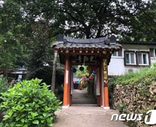 [르포]10명 감염 광주 '광륵사'…코로나 발생 안내문·통제 없어