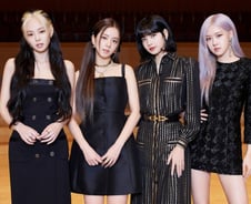 YG 또 52주 신고가…'中 한한령 풀리나' 엔터3사 주가 급등