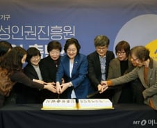 [단독]'밀고 끌고' 민우회 선후배, 여가부 산하기관 채용비리 