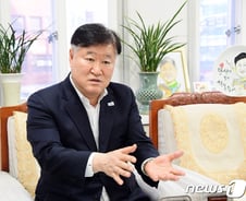 [기고] 포스트 코로나 인류가 떠안은 공통 과제…운동화 끈 다시 ‘꽉’