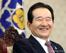 [단독]정세균 "노무현때 뿌린 수소경제 씨앗, 꽃피울 시기"
