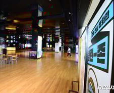 [르포]코로나 휩쓴 광주 영화관…120석 관람석에 달랑 3명 앉아