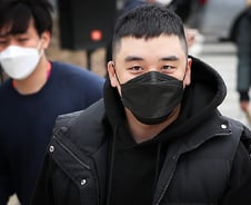[단독] 승리 '성매매알선 등 8개 혐의' 지상작전사령부서 재판받는다 
