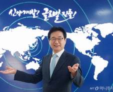 "'車+반도체'보다 큰 제약시장…도전 쓴약이 미래의 보약"