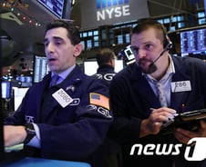 [뉴욕마감] 재봉쇄 우려 속 갈팡질팡…다우↓·S&P↑