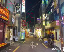 [르포]여름방학까지 이어진 코로나 여파…대학가 발길 '뚝'