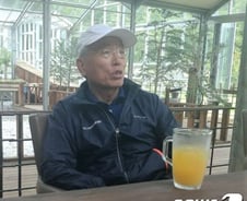 "영원한 속죄 조형물의 남성 잘 생겨…아베와 닮지 않아"