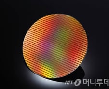 삼성전자 장중 6만원 회복…SK하이닉스는 왜 못 오르지?