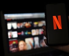 넷플릭스를 어이할꼬…규제 테이블 오른 OTT