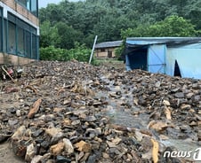[르포]"평생 이런 물난리 처음"…충주 비석마을 산사태 현장
