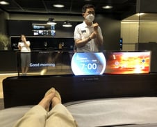 침대에 누웠는데 "어, 발밑에서 화면이 올라와!"[르포] 