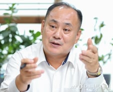 제2의 창업 각오로…아픈곳 싹 치료한 엘앤케이바이오