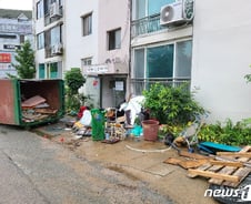 "폭우 10분만에 아파트 계단 잠겨…이젠 비가 무섭다"