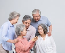 "간접투자 못믿는다" 휴대폰 든 6070 "내손으로 직접한다"