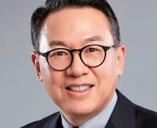 [단독]롯데지주, '신동빈-송용덕-이동우' 3인 공동대표 체제로