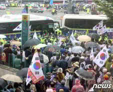 코로나보다 두려운 두 가지[광화문]