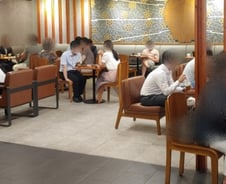 [르포]"코로나 2차 대유행이라는데"…점심시간 광화문 카페 찾았더니