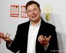 나스닥, 실업자 급증에도 최고치…테슬라 2000불 돌파 [뉴욕마감]