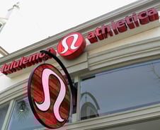 요가복 회사가 BMW 시총도 넘어선 이유