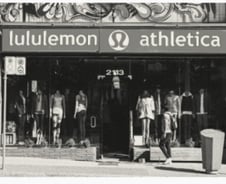 매장 194곳 문 닫았는데…주가 165% 오른 요가복 회사