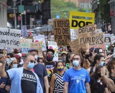 코로나로 드러난 세계의 틈새…돈이 생사를 갈랐다