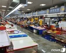 [르포] "손님이 사라졌다"…부산 랜드마크 자갈치·깡통시장 '한숨만'