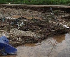 [르포]충주·음성 비 피해 한달…"쓰레기도 못 치우고, 집에도 못 돌아가"