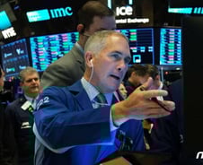 은행주 급락에 다우 0.8%↓…그래도 30여년 최고의 8월 [뉴욕마감]