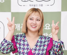 [단독] '대세' 박나래, 코로나19 속 지역경제 살린다…'보는날이 장날' 확정