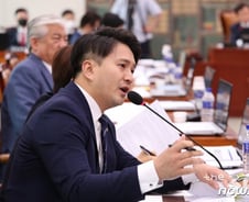 "BTS와 한살 차이"…병역법 개정안 내놓은 '청년정치인' 전용기