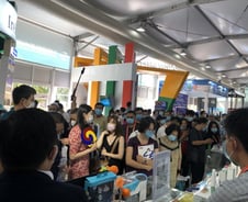 '코로나 자신감' 베이징 박람회 몰린 인파…韓·日 전시관 극과 극