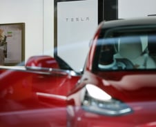 "테슬라 배터리 올테면 오라"…K-배터리, 오히려 기회?