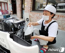 "이제 우리도 배달" 코로나 시대 자영업의 생존 몸부림