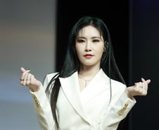 [단독] 예지, 강렬 힙합 곡으로 돌아온다…10월 '미묘' 발표