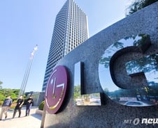 "LG화학 사라" 보고서 쓰고, 정작 증권사들은 팔았다? [팩트체크]