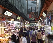 [르포]"힘들지만 이겨내야죠"…코로나 불황 속 희망 찾는 전통시장