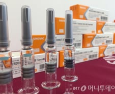 "세계 살리겠다" 中 코로나 백신공장 둘러본 외신들 깜짝