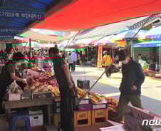 [르포]활기 되찾은 구례 5일장…상인들 "가슴 한편엔 무거움"